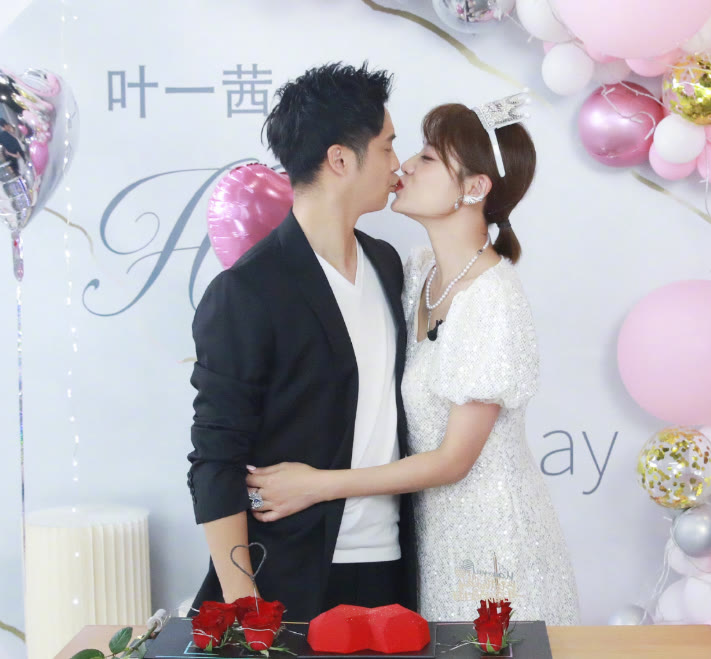 林嘉绮|叶一茜被疑生三胎？小儿子意外出镜，长相被指不像田亮