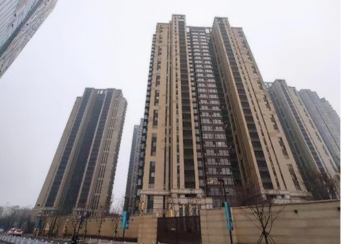 房价|房价下跌终于不是“狼来了”，8个月244家房企破产，要动真格了？