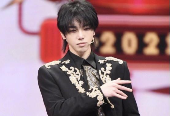 一抹思念|吴亦凡公关手段被曝光，竟造谣拉华晨宇挡枪，幸好“妹妹们”给力