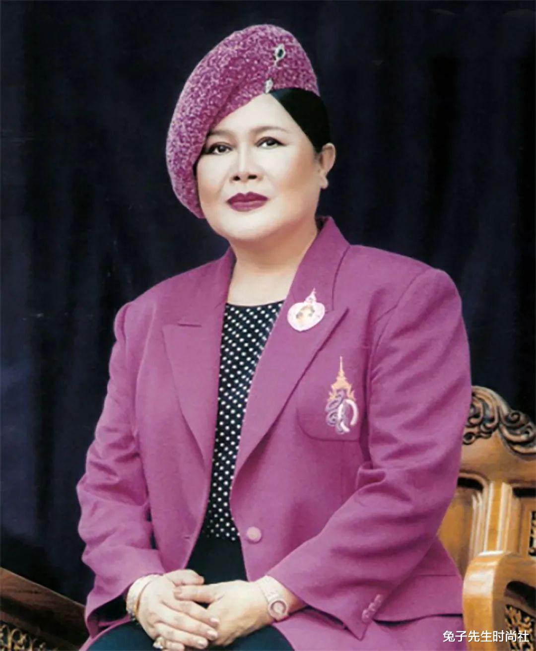 李湘|诗丽吉精心挑选新人，把21岁少女送给泰王，如今超越诗妮娜成新宠