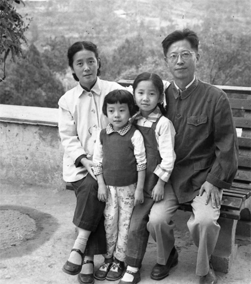 曹禺|《雷雨》中的混乱家庭，实则是曹禺的真实人生，生活远比话剧狗血