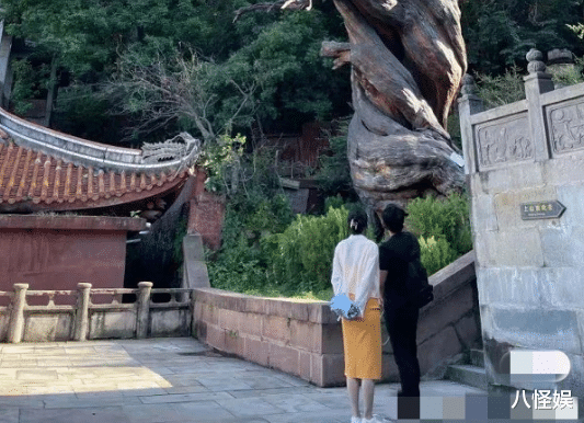 苗苗|郑恺晒老婆视角打球照，苗苗变迷妹甜蜜夸赞：我就是说你是大长腿