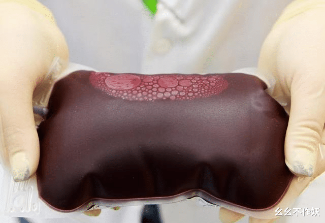 科学家 超级富豪注射青少年的血液、培育器官和机器人身体来追求长生不老