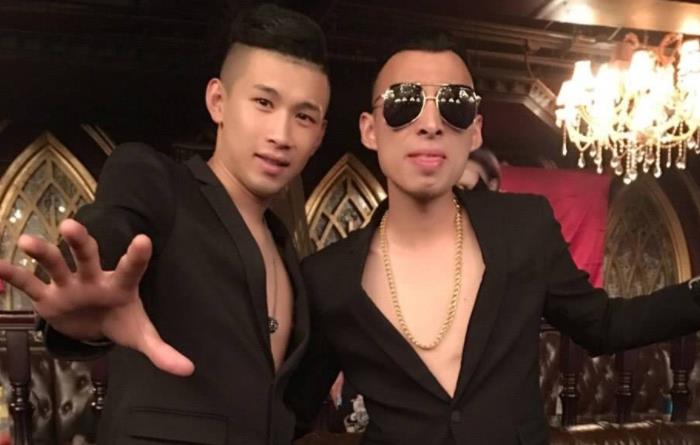 奶球妈咪聊|网红白小白被圈内主播嘲讽,直言其为“三线歌手”,气急挂断连麦