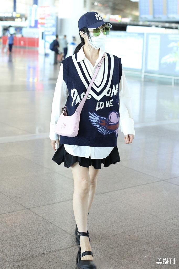 美搭刊|范冰冰真有少女心！最新私服穿一身学院装美腿纤细，又瘦了好多啊