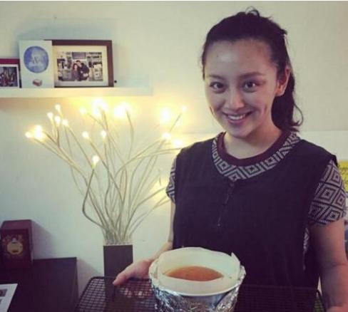 释小龙|她曾因“太漂亮”迷倒释小龙，嫁黑人生子后，今模样一言难尽！