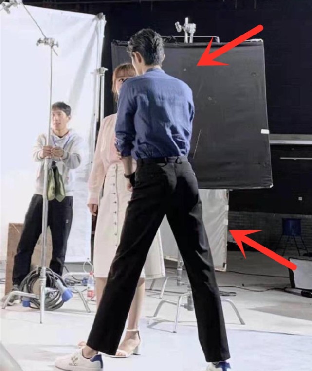 肖战|身材比例惊人！肖战《余生》全新路透曝光，照顾杨紫再现礼仪腿