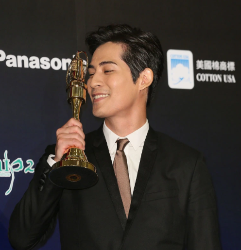 周渝民|周渝民转型成功，他用实际行动证明，谁说流量当不了实力演员！