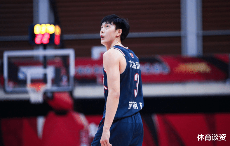 火箭队|52分+26分+22分！残暴广东归来，3人20+又连造惨案，杜锋给李楠上课