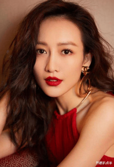 高圆圆|机场照堪比照妖镜！有人平凡似大妈，只有高圆圆没翻车