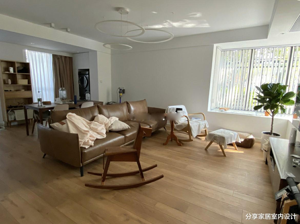 她家小三房，不豪华但很实用，全屋定制的柜子非常满意，分享一下