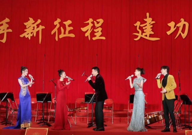 刘德华|苏青登《新闻联播》跟刘德华张韶涵同台献歌