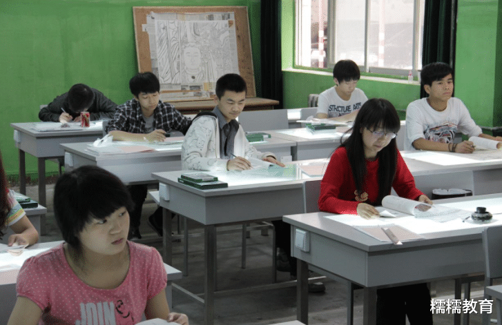 大学|985大学学姐含泪哭诉，尽量避开这三个专业，毕业找工作常被拒绝