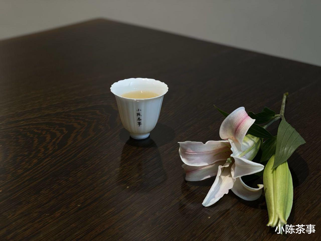 高血压|煮老白茶加什么好喝？菊花、红枣，还是陈皮？煮茶切勿画蛇添足！