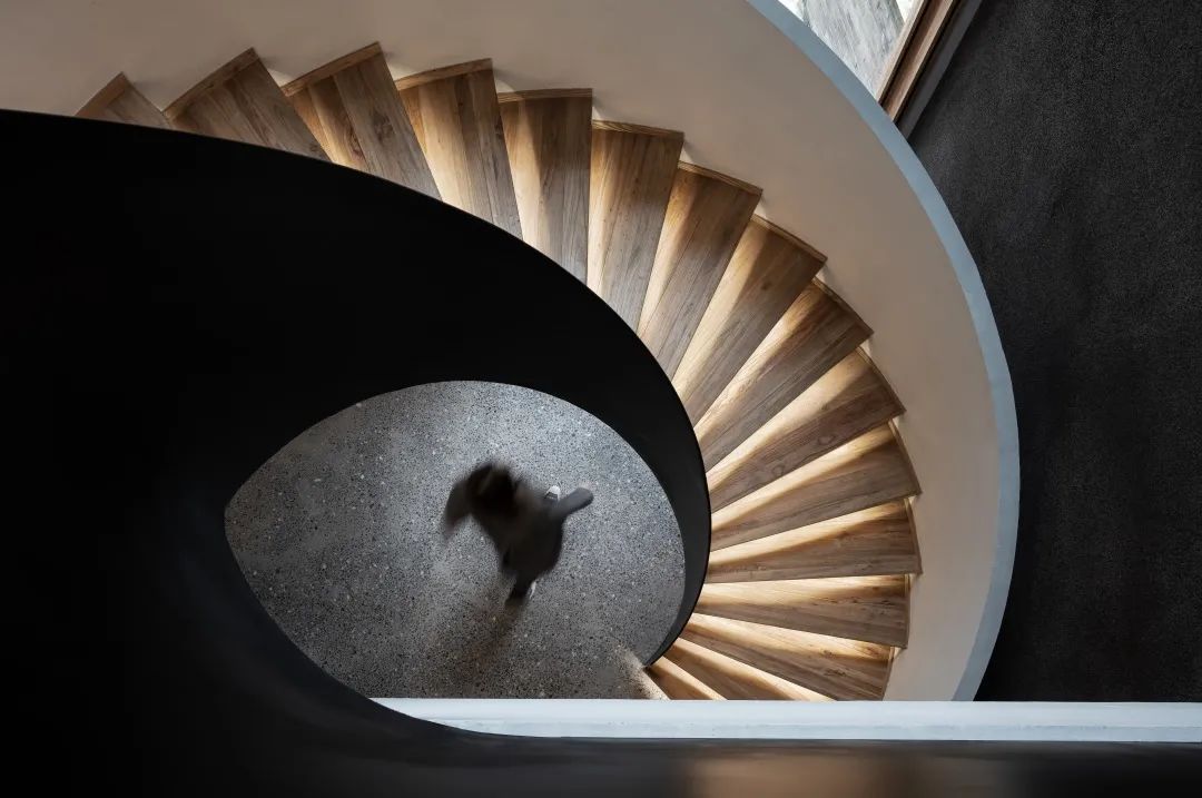 荐设 谢江明作品重庆天地餐厅：“雾食”，更务实