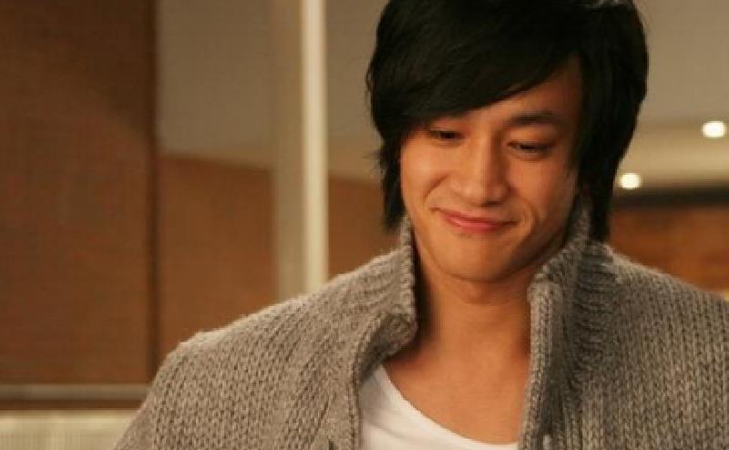 何润东|何润东晒出与美娇妻合影，坦言想让38岁老婆怀孕，网友纷纷鼓励