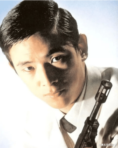 三姨太在买裙子|让谢贤爬去台湾见他，成龙向他求救，林青霞倒追，王羽究竟多厉害