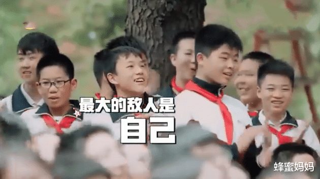 蜂蜜妈妈|女学霸排名“全班第一”,妈妈依然很嫌弃,几句话后全场沸腾