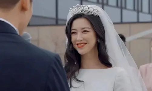 朱珠|“女神”朱珠提名华鼎奖，产后依然风情万种，复古造型再现蓝心洁