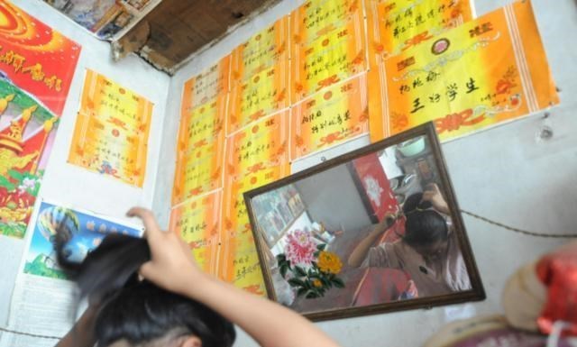 小米粒妈咪 豪华“奖状屋”走红，优秀的孩子背后，是一位“有实力”的妈妈