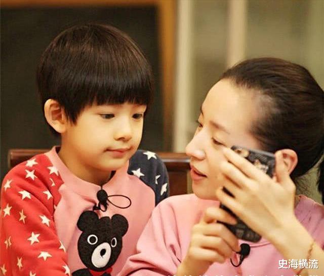 董洁|人前清纯，人后奔放，这7位人畜无害的女明星，比你想的复杂