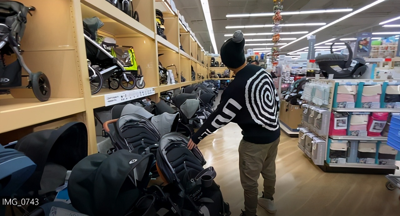 郑爽|郑爽子女罕露真容,Luna肉嘟嘟似洋娃娃,奶奶抱孙女爬台阶显吃力