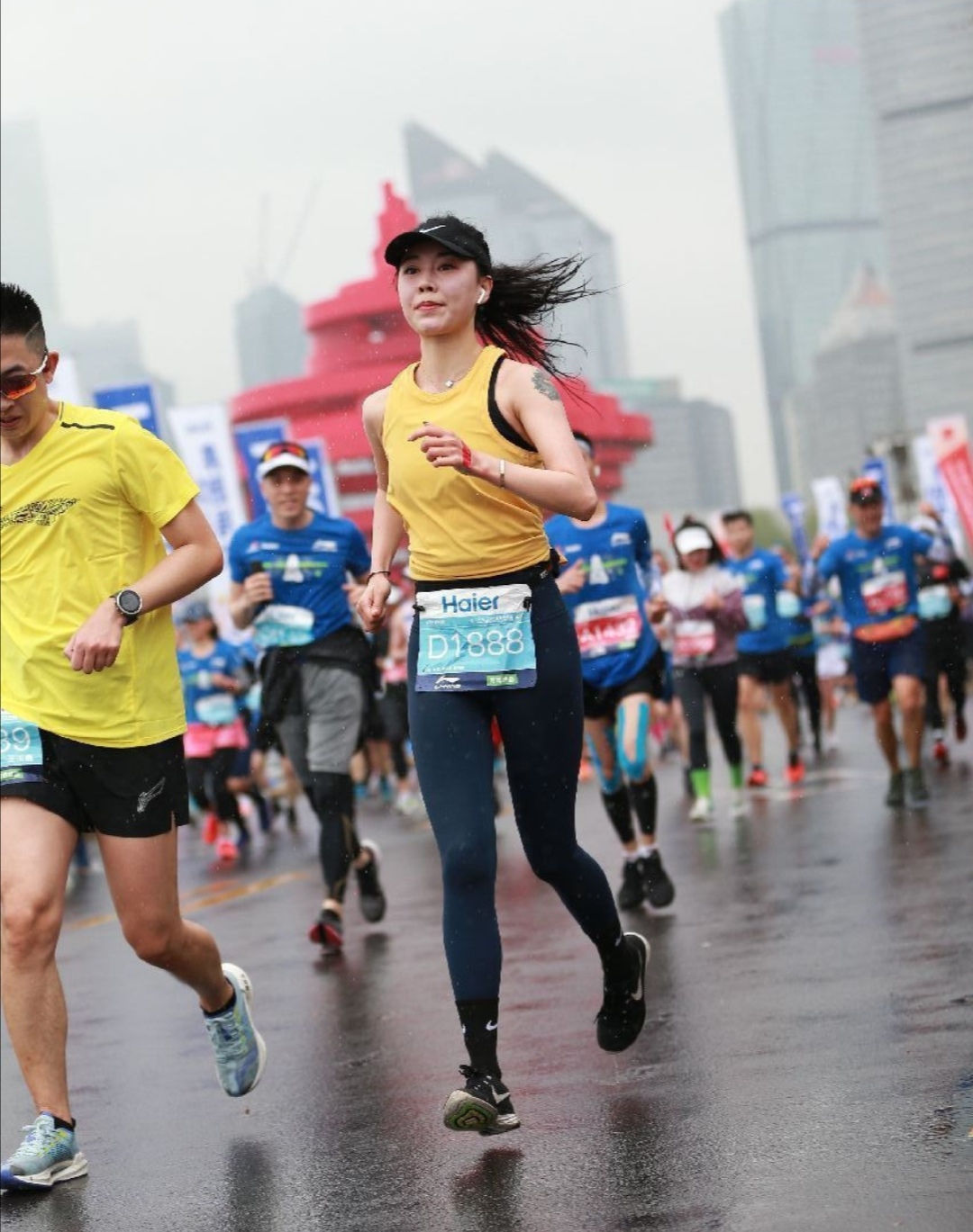 青岛市|青岛马拉松，“真假”冠军：兔子才是无冕之王