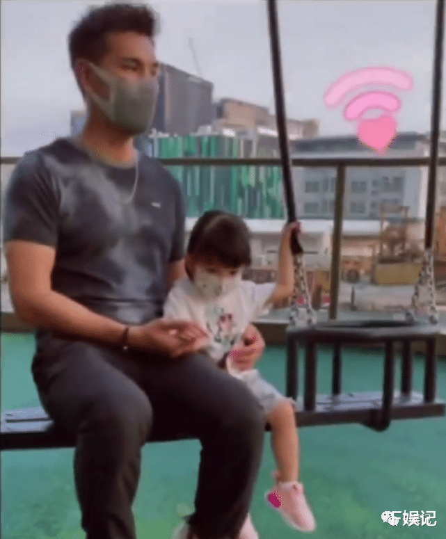 TVB|TVB视帝和女儿牵手开心荡秋千 女儿即将入读学费7万的幼儿园