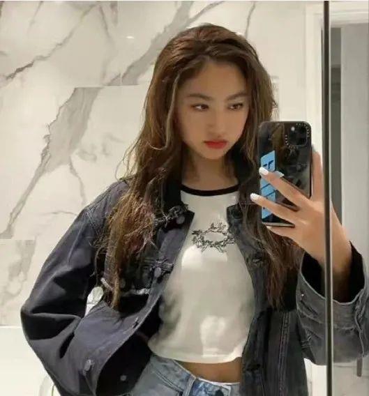 任达华|任达华女儿拍写真，打扮成熟性感，16岁身高接近1米8