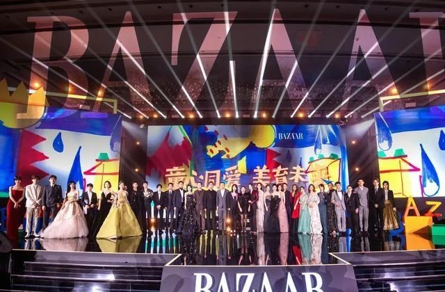 惠英红|惠英红在芭莎慈善夜的造型，太让人意外了