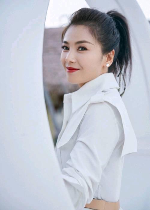旗袍公馆|中年女人多学学刘涛，一袭衬衫裙穿得知性又减龄，不装嫩气质高级