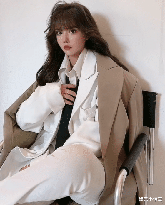 韩安冉|韩安冉带病做慈善，向河南捐助8000箱面包，出镜时面色憔悴