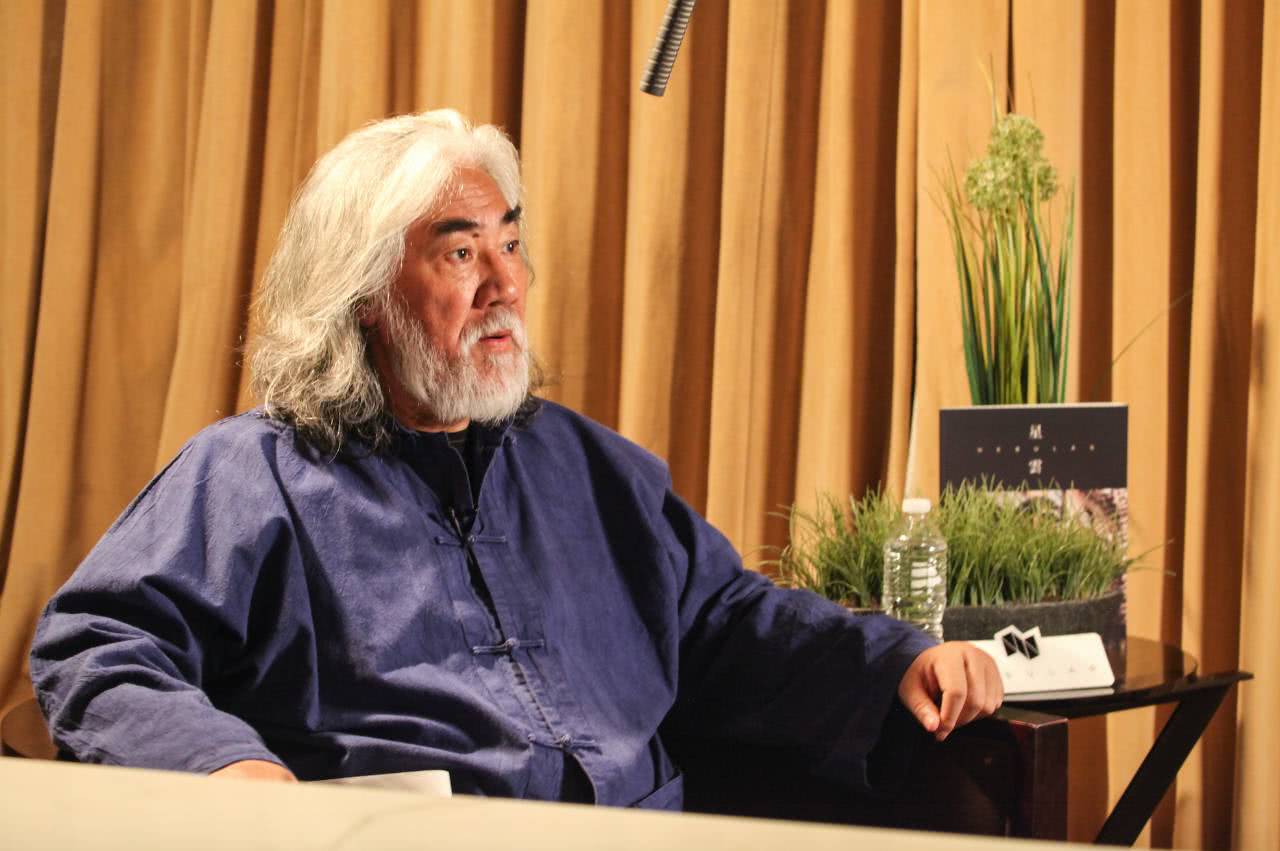 张纪中|70岁还能再当爹，让女儿伺候小4岁后妈，张纪中凭啥这么“潇洒”