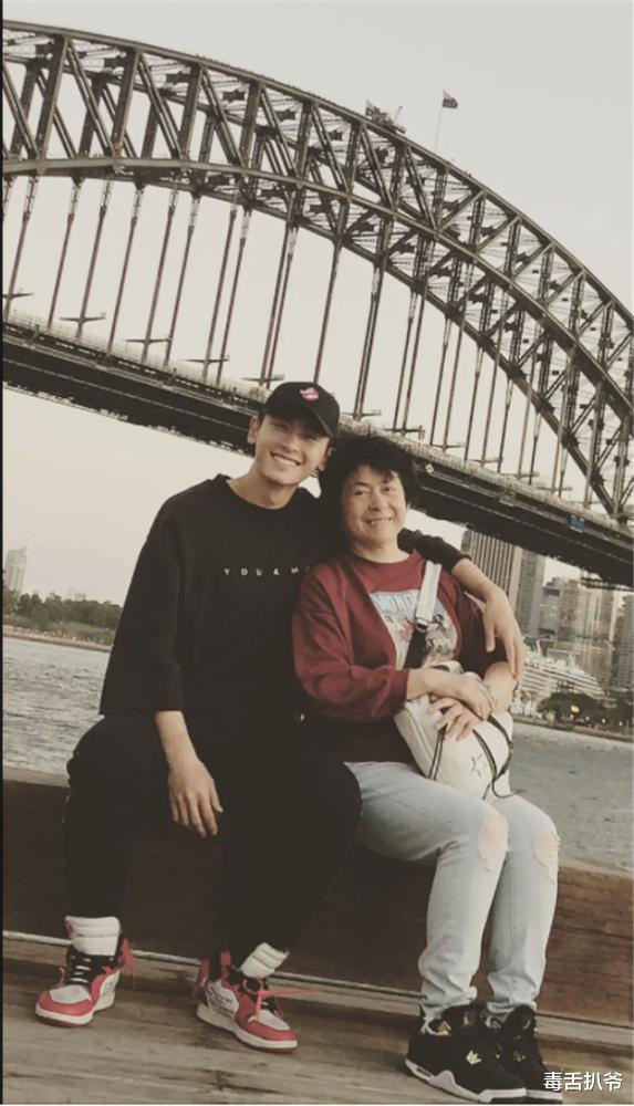 张哲瀚|张哲瀚妈妈公司曝光，名字和logo似乎都不简单，这难道也是巧合？