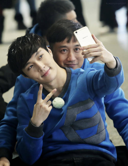 朴秀荣|同一天张艺兴、李佳航、于荣光被爆，一个硬刚，两个懒得去理