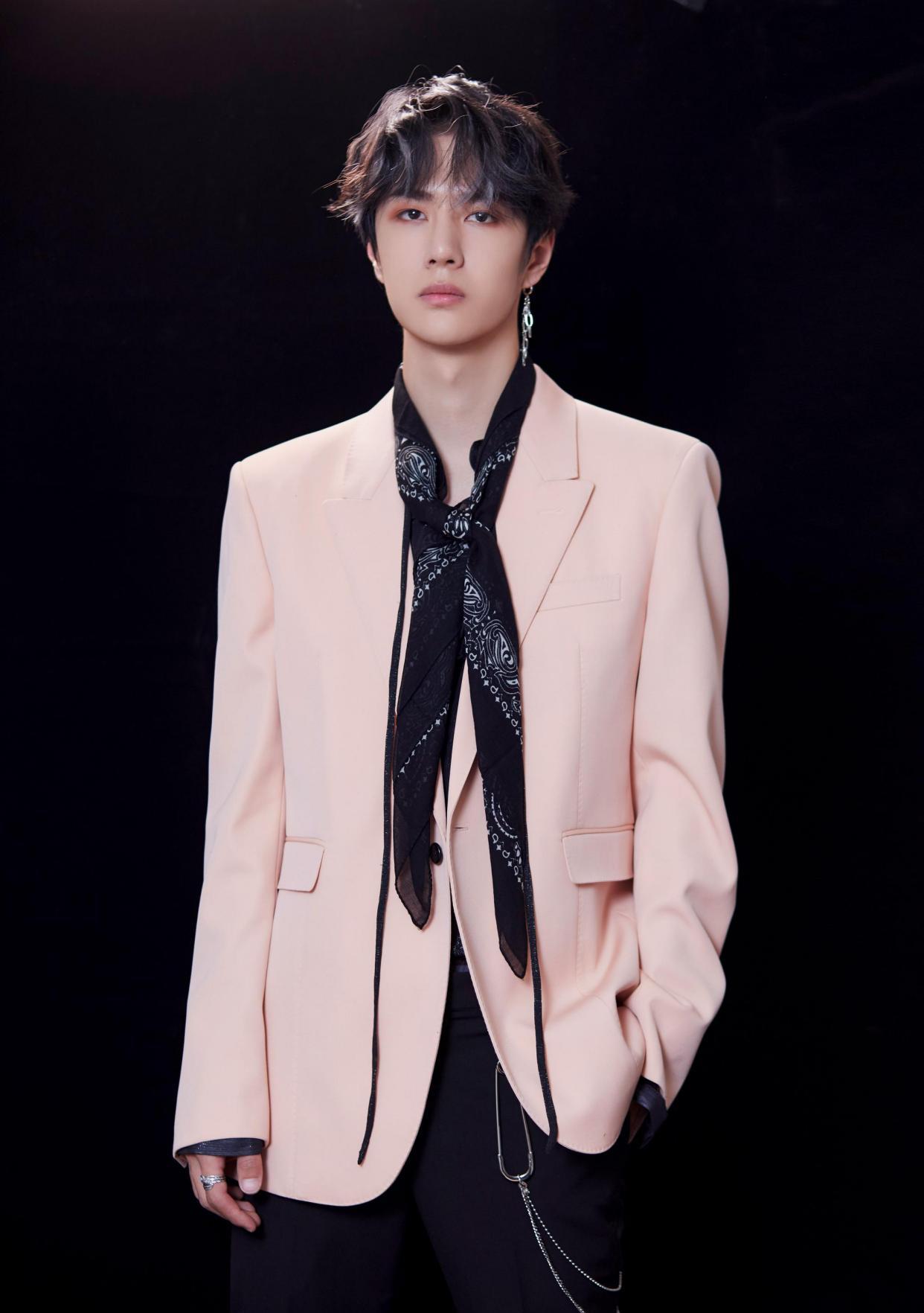 王一博|23的王一博，走到今天该怪谁呢？成于流量败也流量