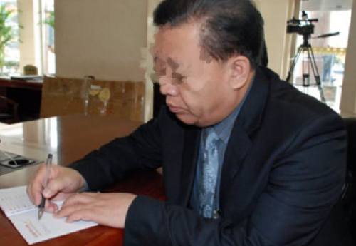 葵花药业老总杀妻案:看上秘书生俩私生子,砍前妻4刀后自杀未遂