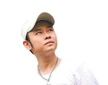 周旭阳嘉应 有种“整容”叫刀郎的帽子, 脱下帽子差别太大, 网友：这是同一个人