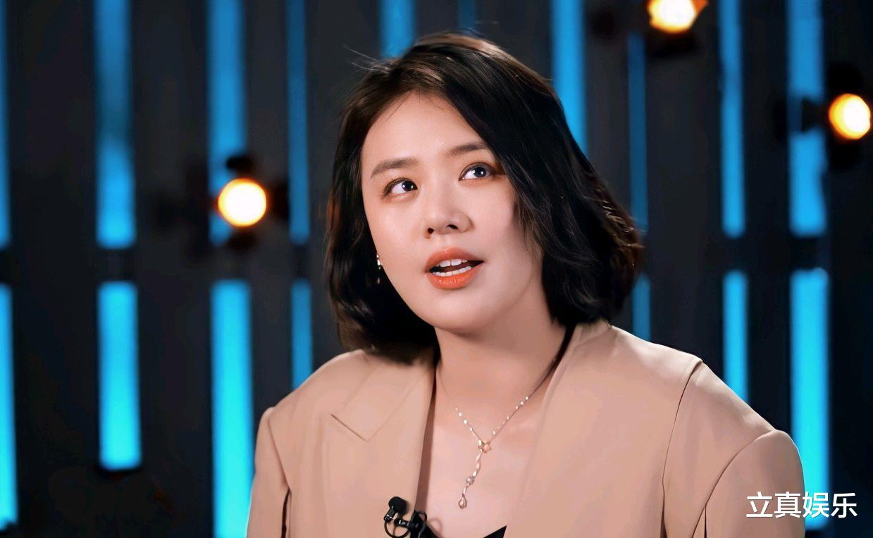 张哲轩|马思纯张哲轩街头亲密搂抱 小腹微凸疑似好事将近