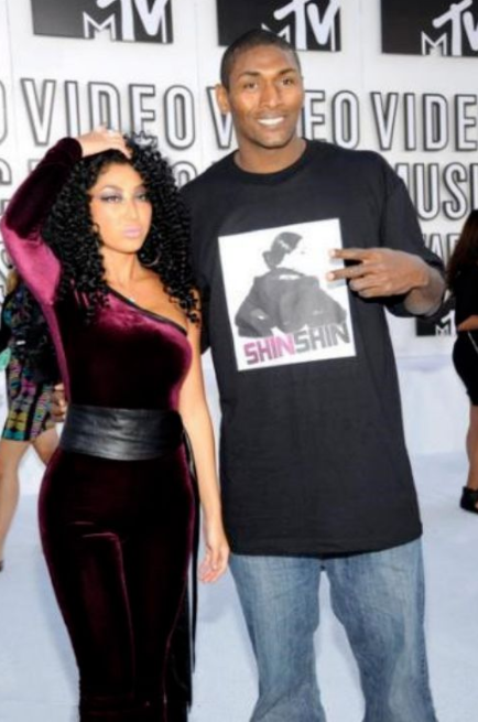 娱乐圈|中国女歌手和黑人球星相恋，被“折磨”至住院，分手后控诉对方家暴！