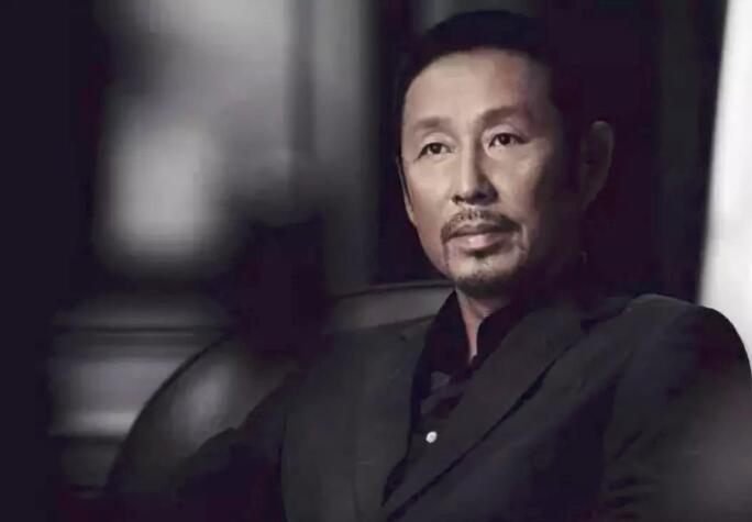 靳东|《伪装者》6年后，靳东新谍战片来袭，好家伙又是“王炸组合”