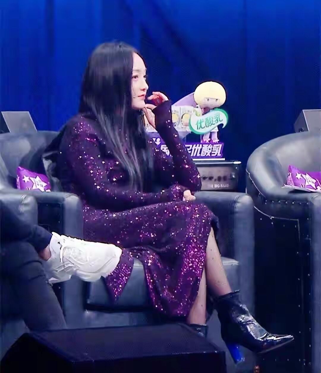 武林外传|周迅不到1米6，穿衬衫裙同框董卿却更惊艳，原来气质与身高无关