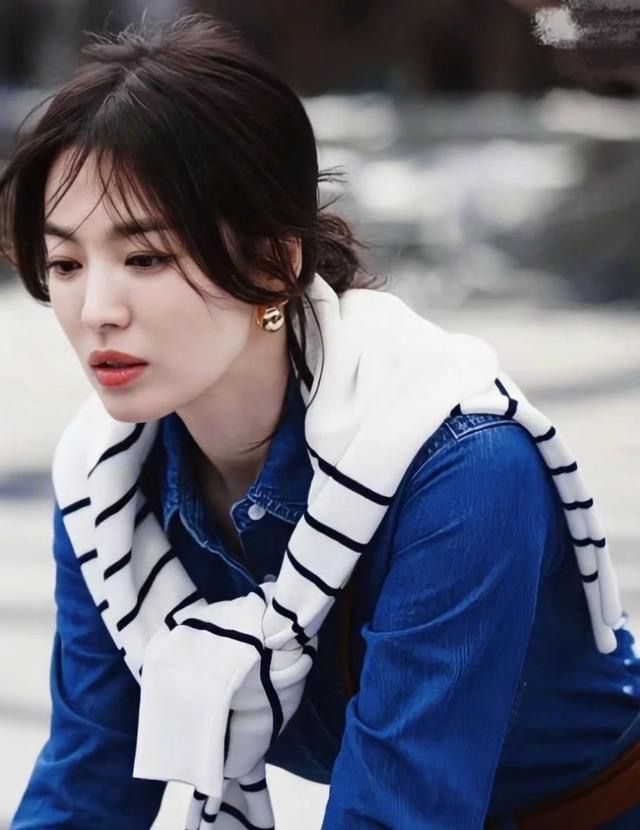 潮帮先生 气质穿搭只服宋慧乔，新剧“1+2”穿衣法优雅保暖，太适合秋冬季