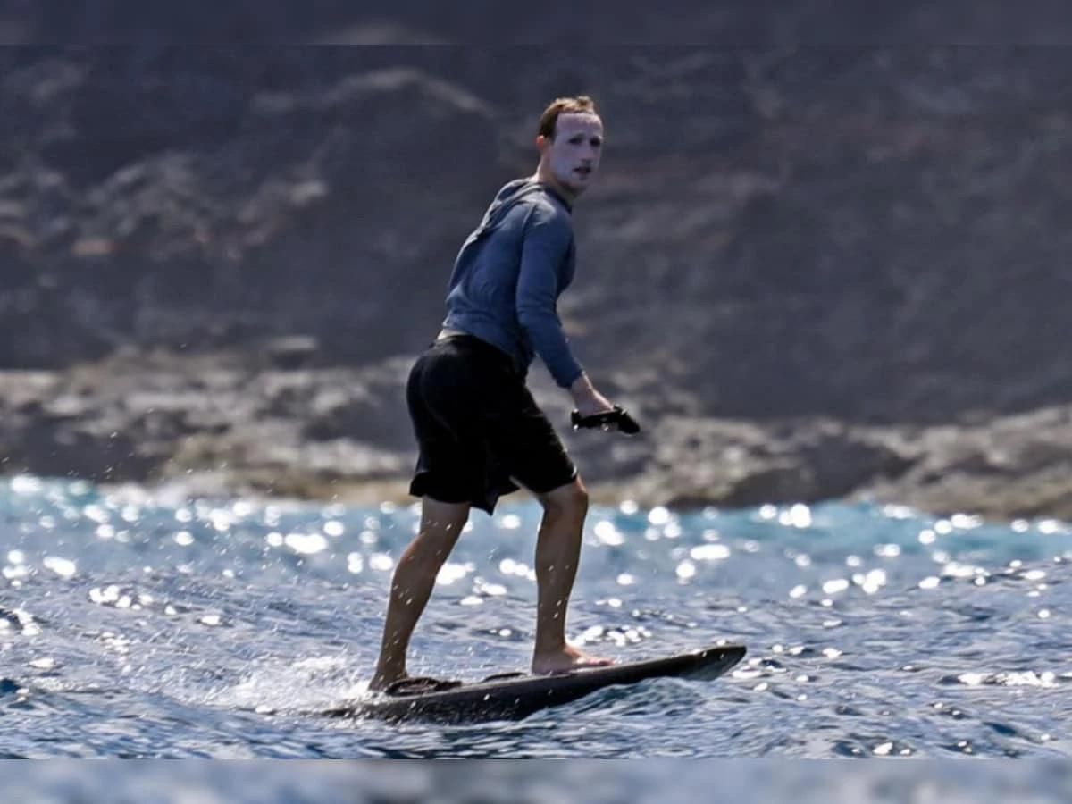 时尚圈的奇葩大喵 抠门富豪人设崩塌!扎克伯格玩“变脸”,脸部越来越僵像机器人?
