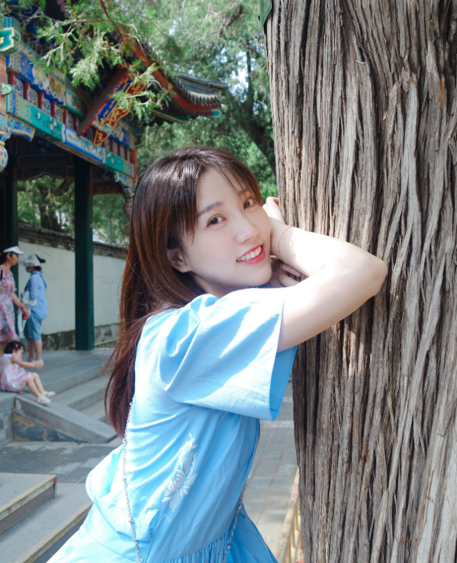 张纯烨|被称为“美腿女神”，肤白貌美，温婉优雅，今30岁颜值身材仍在线