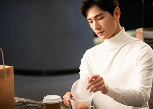 杨洋|新剧开播即成爆款,上综艺又成新梗王,杨洋才是今年的最大赢家?