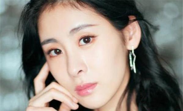 张碧晨|张碧晨过往黑料被扒，曾是张艺兴私生，吴莫愁此前动态内涵她很假