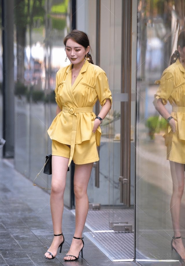 穿衣搭配|立夏将至,“短裤+西服”的通勤套装值得收藏,清爽时尚又干练