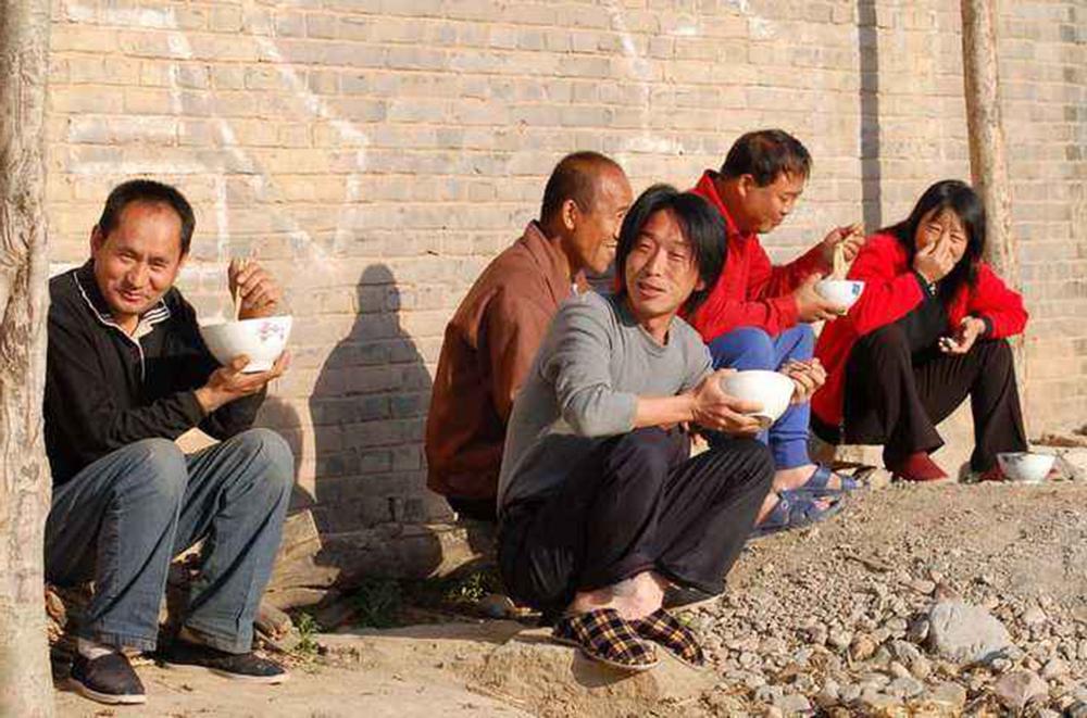 豫北老农民 农村三十年前和三十年后邻里之间的变化：由互帮互助到嫌贫仇富