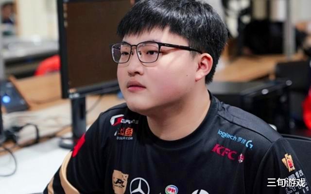 Uzi|Uzi现身京东杯决赛,遭遇不公平对待,SOLO赛以一敌二惜败对手!